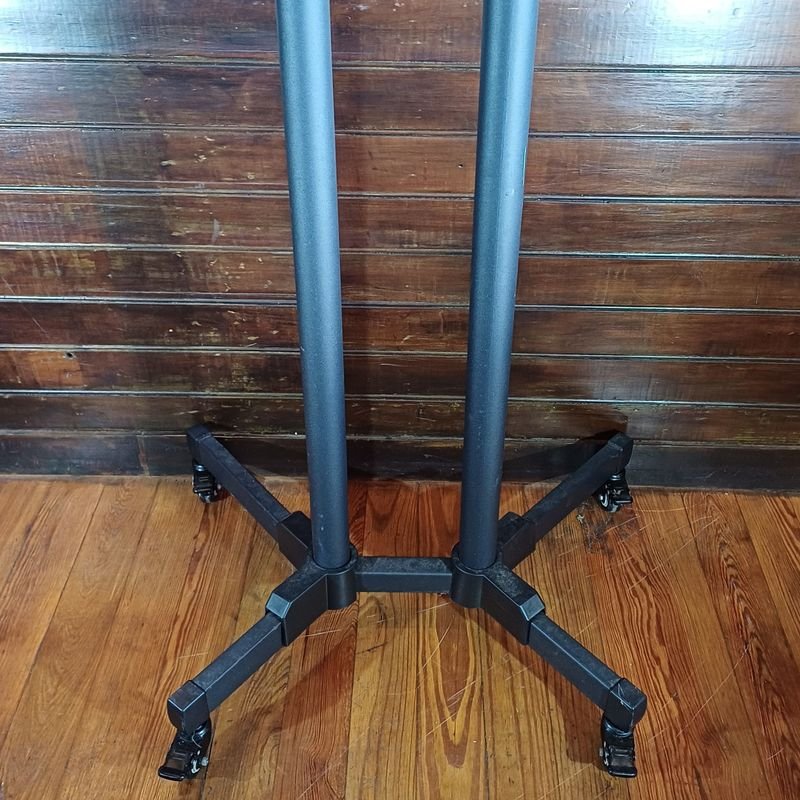 Soporte para televisión regulable en metal negro - imagen 6