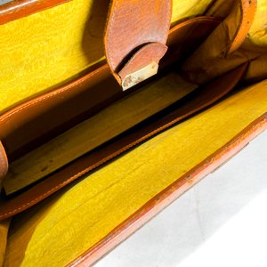 Maletín Antiguo de Cuero Marrón con Detalle de Marca Grabada - imagen 4