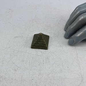 Pirámide Decorativa de Bronce Pequeña - imagen 2