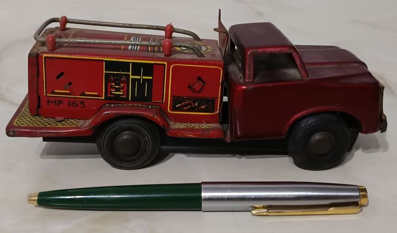 Lote anterior: Antiguo Camión de Bomberos de Hojalata esmaltada para Venta
