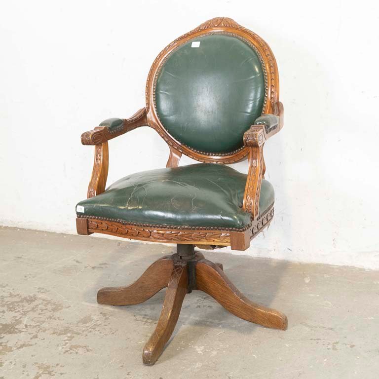 Sillón Antiguo de Oficina Giratorio Tapizado en Cuero Verde con Tachas