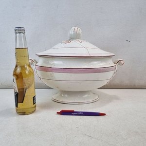 L 068 - 10 Piezas - Importante surtido de piezas de vajilla antigua de diversas firmas europeas, destacando tazas y bandejas de servicio (Con detalles y averias) - imagen 9