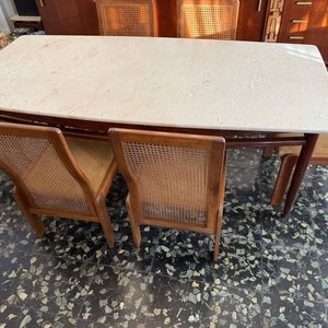 Mesa de Comedor con Tapa de Mármol y 6 Sillas de Madera y Caño - imagen 2