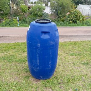 Lote anterior: Tanque de Plástico Azul 200 Litros con Tapa Rosca Negra