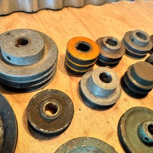Gran cantidad de Poleas de todo tamaño para maquinaria y motores - imagen 3