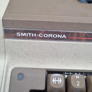 Máquina de Escribir Eléctrica Smith Corona Enterprise II con Estuche - imagen 3