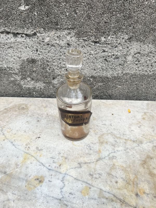 Frasco de farmacia con etiqueta 'tinta valeriana' - imagen 2