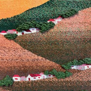 Tapiz Artesanal de Casas en la Montaña al Atardecer - imagen 5