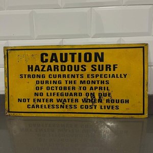 Lote siguiente: Chapa Decorativa "Caution Hazardous Surf" Estilo Americano