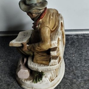 Figura de Porcelana Biscuit: Hombre Mayor Leyendo Partitura - imagen 3