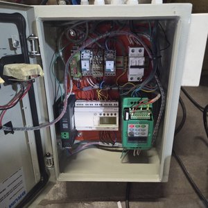 Motor Reductor Autofrenante 4 HP con Eje y Cremallera, Tablero con Variador - imagen 4