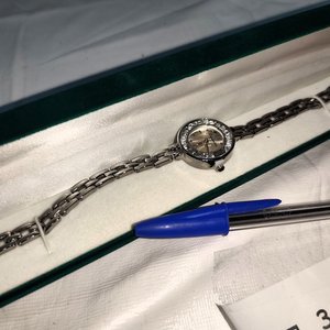 Lote de 2 Relojes de Pulsera para Dama con Estuches - imagen 3