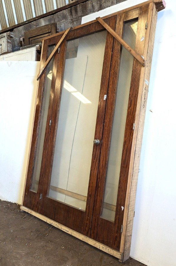 Puerta de madera con dos paneles y marco - imagen 10