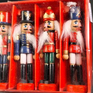 Set de 6 Cascanueces Navideños Colgantes de Madera, 12cm - imagen 4