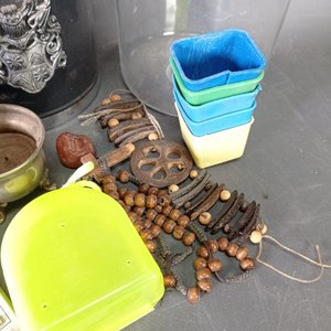 Lote Variado: Rosario de Madera, Copa Helado Metálica, Recipientes y Hielera - imagen 4