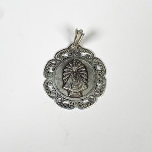 Lote anterior: Medalla Religiosa de Plata con Imagen de la Virgen