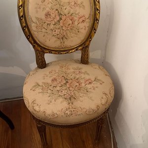 Silla Francesa Estilo Luis XVI Respaldo Medallón Tapizado Floral Madera Dorada - imagen 3