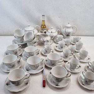 Juego de Té y Café Porcelana Olmos Completo con Flores y Bordes Dorados - imagen 2