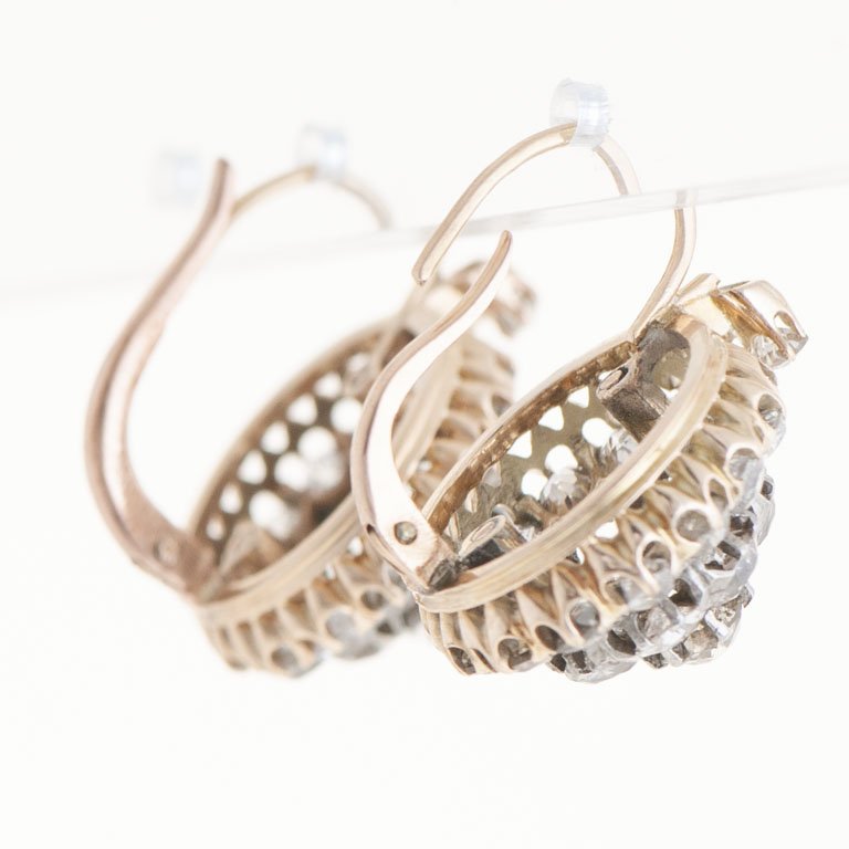 Pare de aretes de oro con brillantes - imagen 3