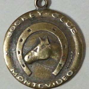 Lote siguiente: Medalla Jockey Club de Montevideo Bronce 1919 J.C. Gonzales