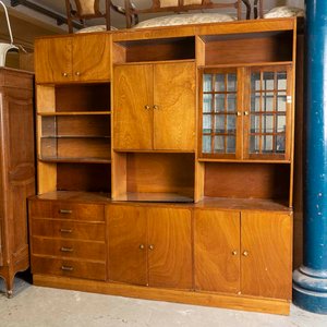 Lote siguiente: Mueble Modular con Puertas, Cajones y Sector Cristalero