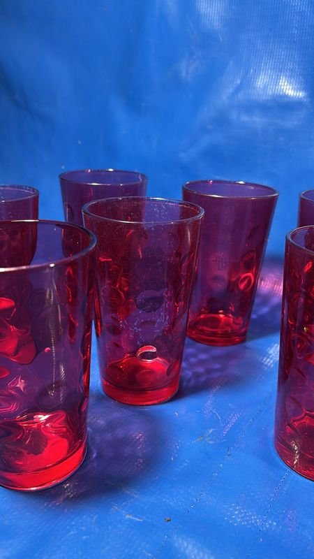 Vasos Rojos de Vidrio para Decoración - imagen 2