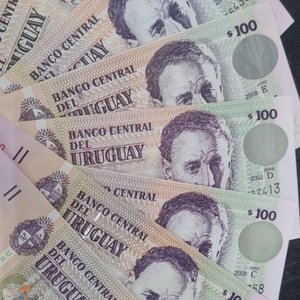 Lote de 7 Billetes Uruguayos de $100 Sin Circular - imagen 6