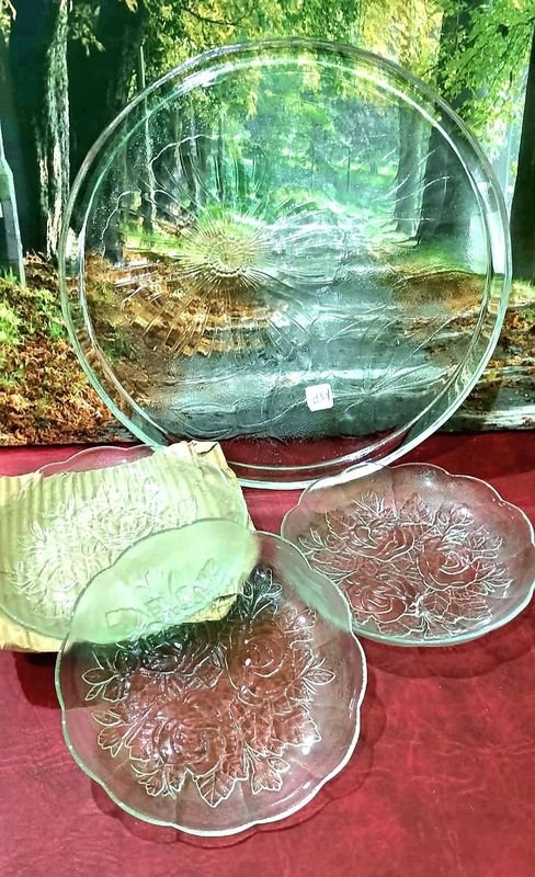 Platos de vidrio verde en excelente condición - imagen 2