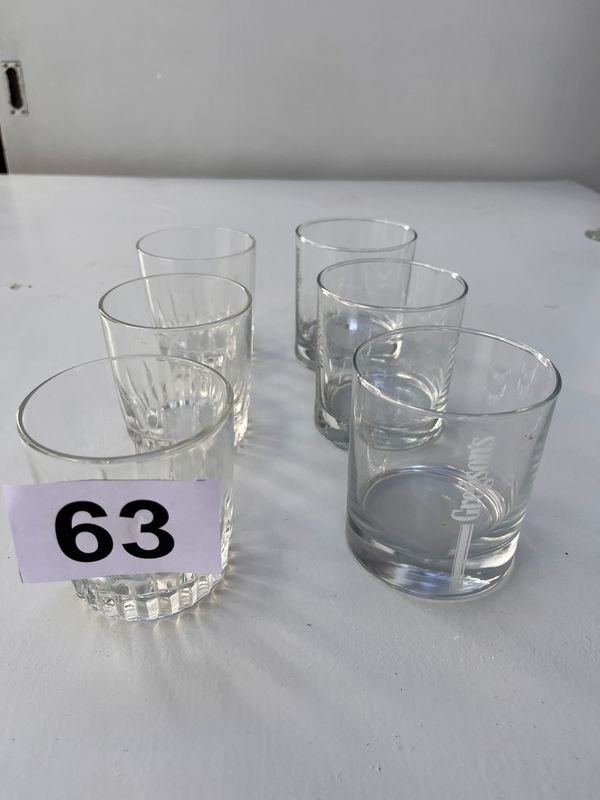 Lote siguiente: Gloriosos Vasos de Whisky con Logo de Gregson's