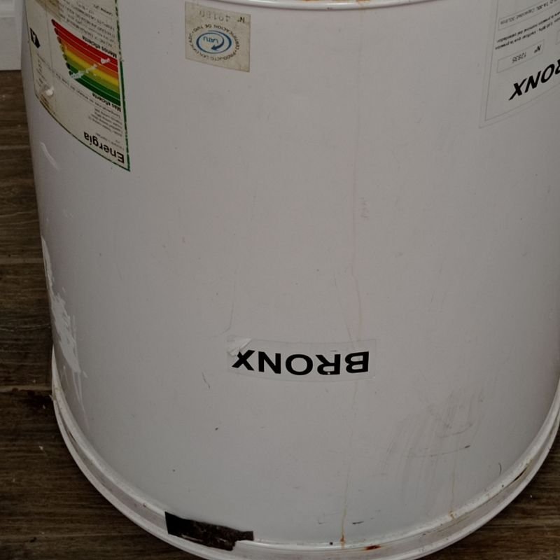 Calefón marca Bronx de 30 litros para uso doméstico - imagen 2