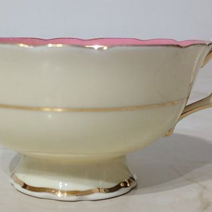 Taza de té de porcelana fina inglesa Paragon con detalles dorados y borde rosa - imagen 4