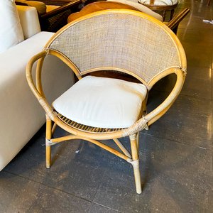 Sofá Blanco y Sillón de Ratán con Cojín - imagen 2