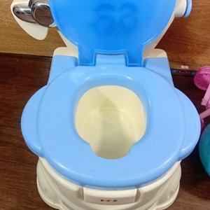 Juego de Baño Infantil: Inodoro, Cochecito y Pelota Baby Shark - imagen 5