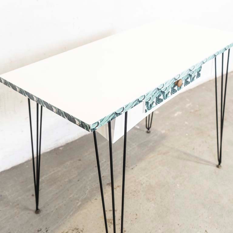 Mesa de trabajo con cajón y patas metálicas - imagen 2
