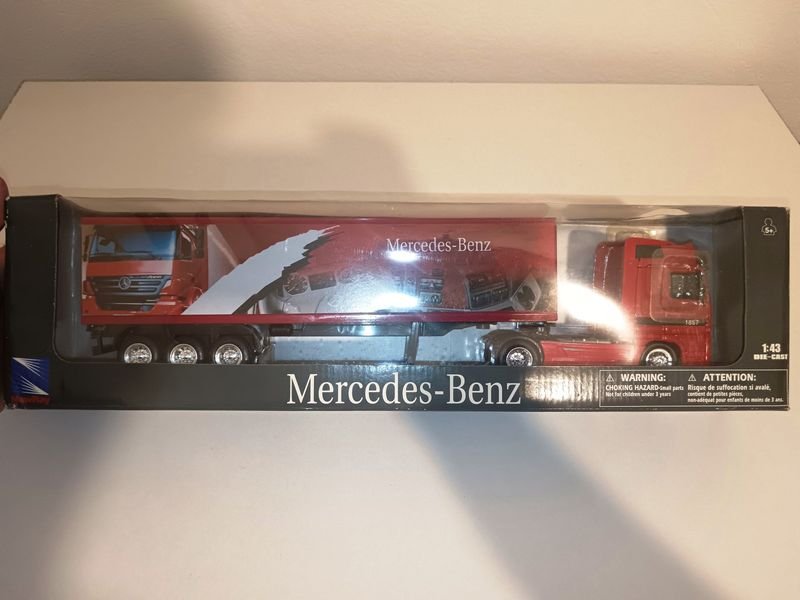 Camión Mercedes Benz Actros 1857 en escala 1:43 de New Ray - imagen 4