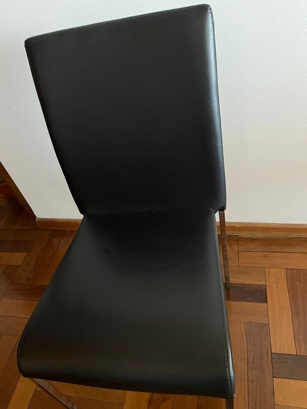 Sillas tapizadas negro, patas cromadas excelentes - imagen 3