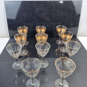 Lote anterior: Conjunto de 11 Copas de Licor Vintage con Grabados y Borde Dorado
