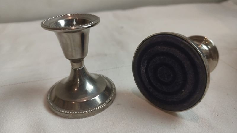 Candeleros plateados en metal - imagen 2