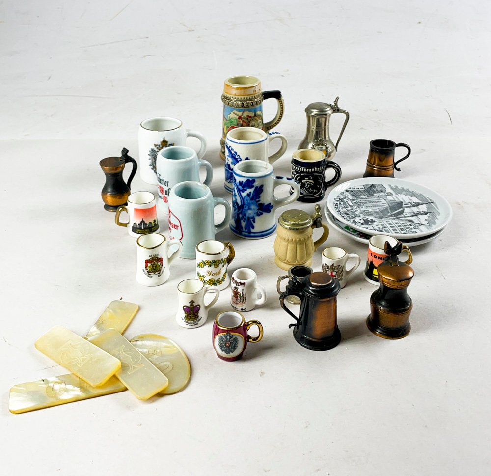 Lote anterior: Lote de jarritas y objetos decorativos