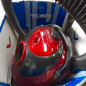 Lote siguiente: Aspiradora Compacta Roja Sin Marca