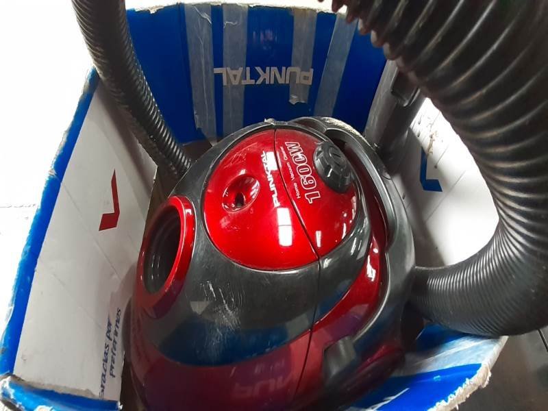 Aspiradora Compacta Roja Sin Marca