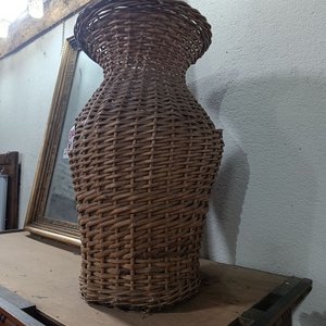 Lote siguiente: Canasto de Mimbre Alto con Detalle