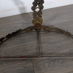 Consola Antigua de Bronce con Detalle Floral - imagen 8