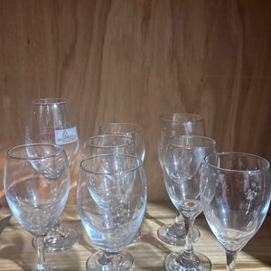 Lote siguiente: Juego de 8 Copas de Vidrio Transparentes