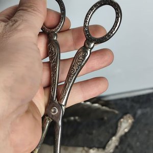 Set de 5 Utensilios de Metal con Grabados Estilo Antiguo - imagen 6