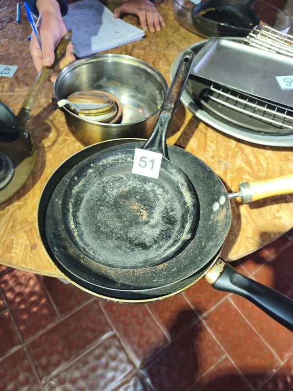 Lote de Sartén y Wok con Mangos de Madera