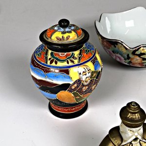 Lote de 11 Piezas Orientales: Cucharas, Potiches y Figuras Decorativas - imagen 6