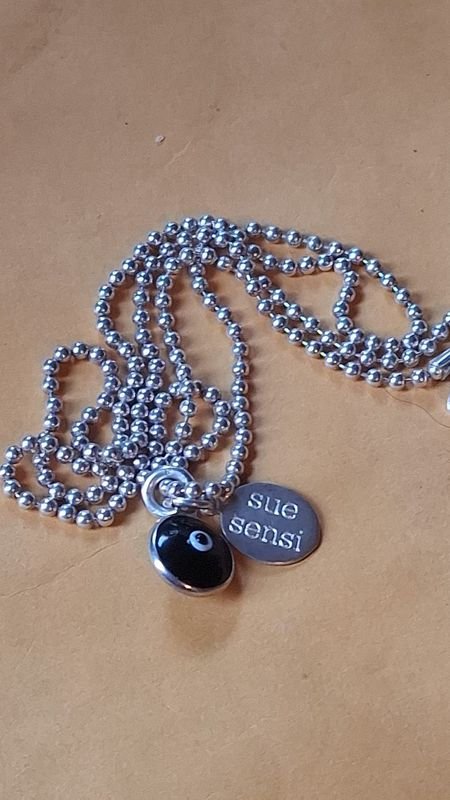 Cadena de plata con dijes - imagen 4