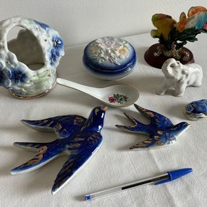 Lote de Adornos de Porcelana: Cesta, Pájaros, Elefante y Tortuga - imagen 3