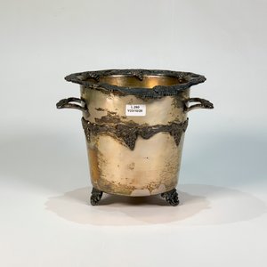 Lote siguiente: Hielera Vintage de Metal con Diseño de Uvas y Patitas